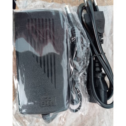 Napájecí adaptér 12V 5A – konektor 5,5 × 2,1 mm